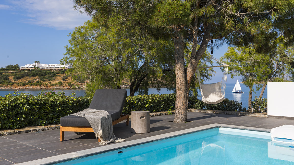 Superior Bungalow Private Pool Sea Front